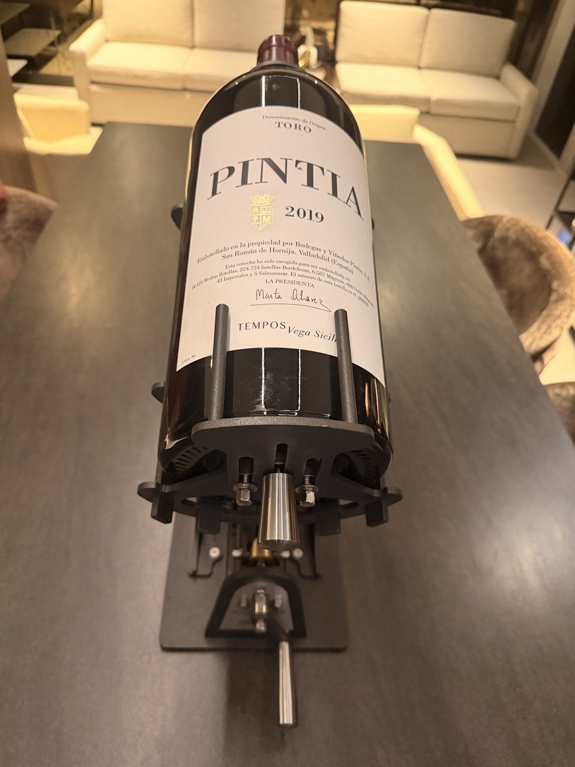 Large-format wine bottle held in the MagnuMaster cradle, viewed from above